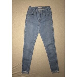 Levi's 721 High rise Skinny Jean. Size 25wx30L. light wash blue jean